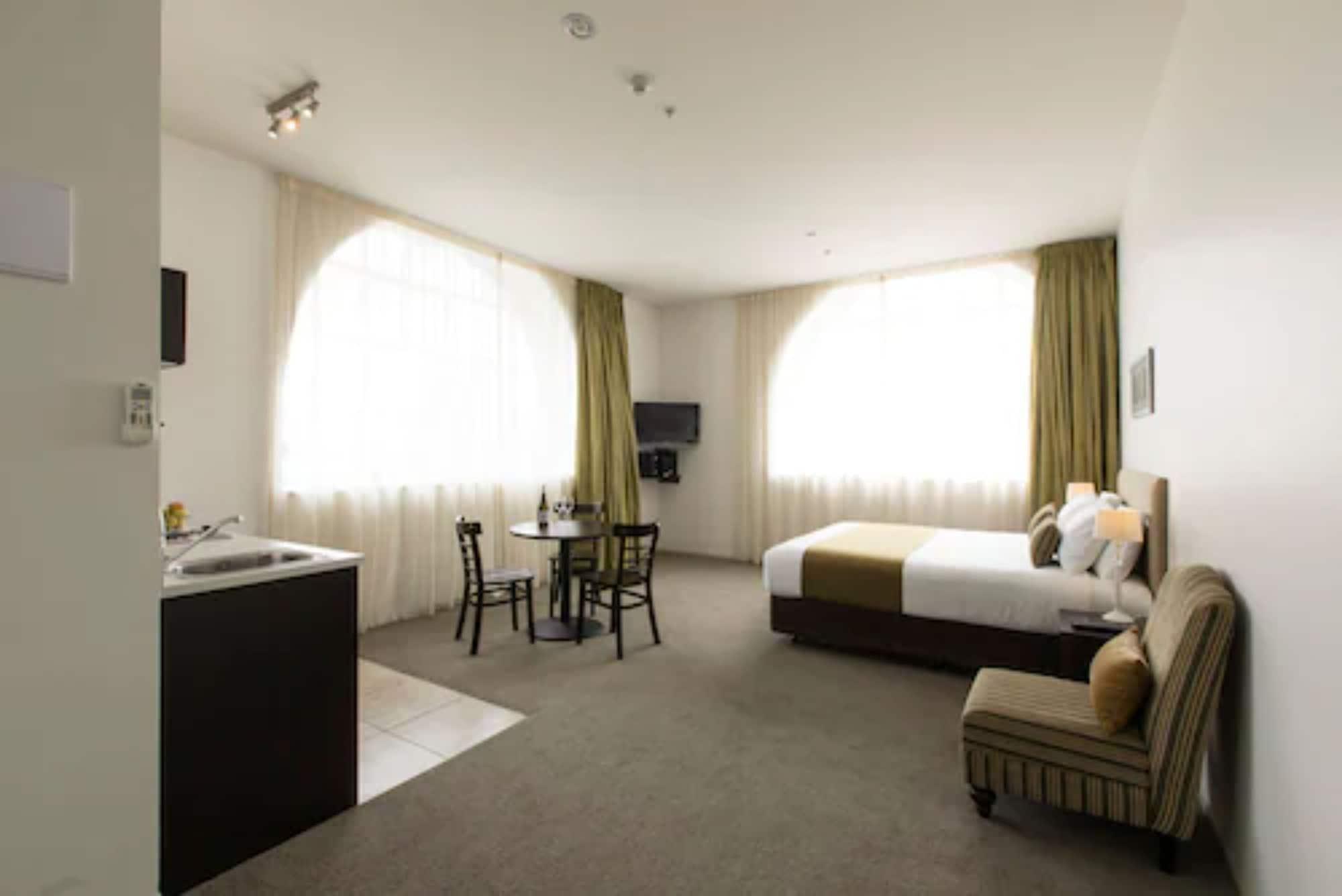 เควสท์แฮมิลตันเซอร์วิสอพาร์ตเมนท์ Aparthotel ภายนอก รูปภาพ