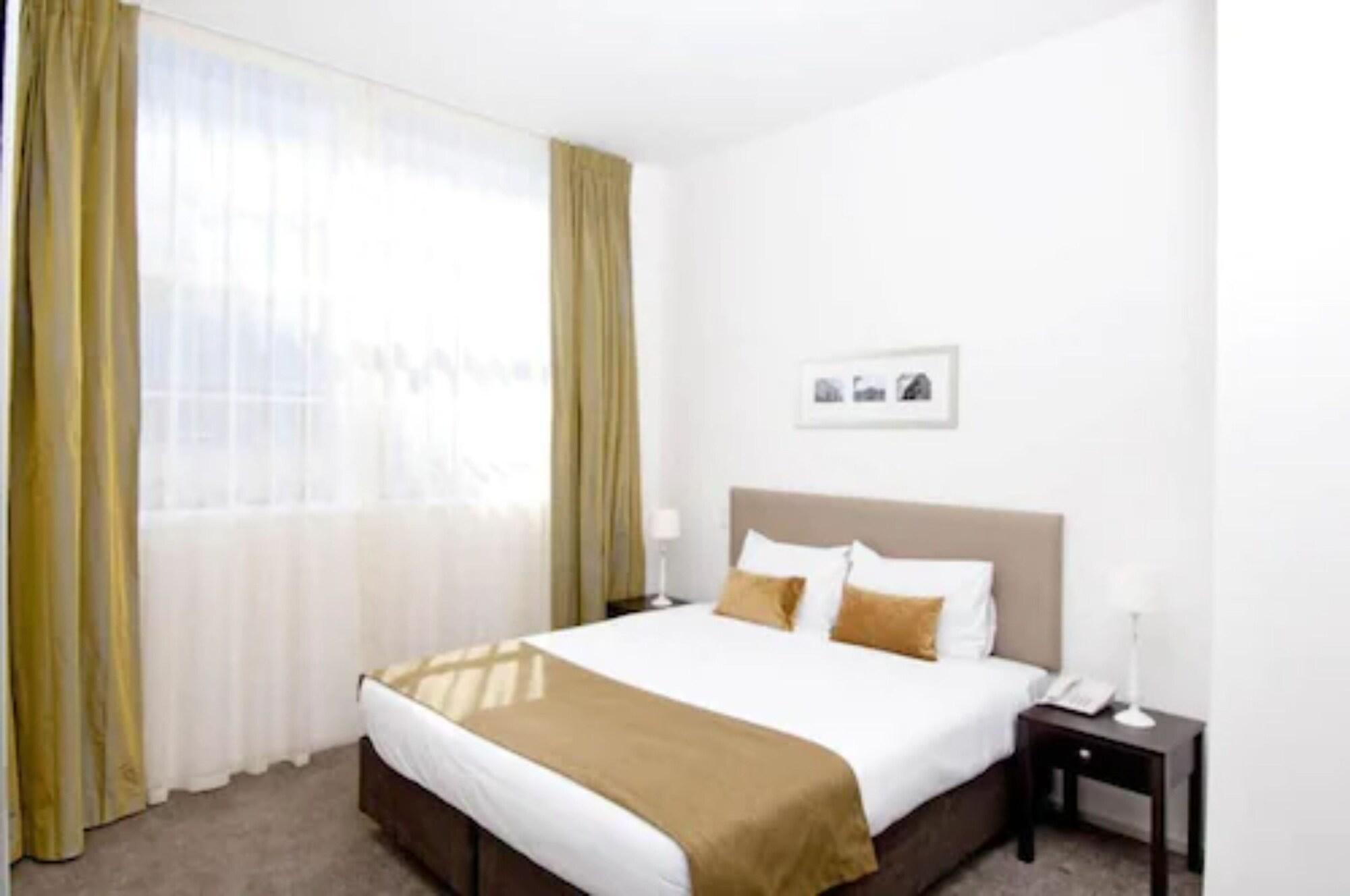เควสท์แฮมิลตันเซอร์วิสอพาร์ตเมนท์ Aparthotel ภายนอก รูปภาพ